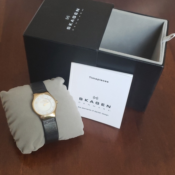 Skagen Denmark leather watch - Picture 4 of 15